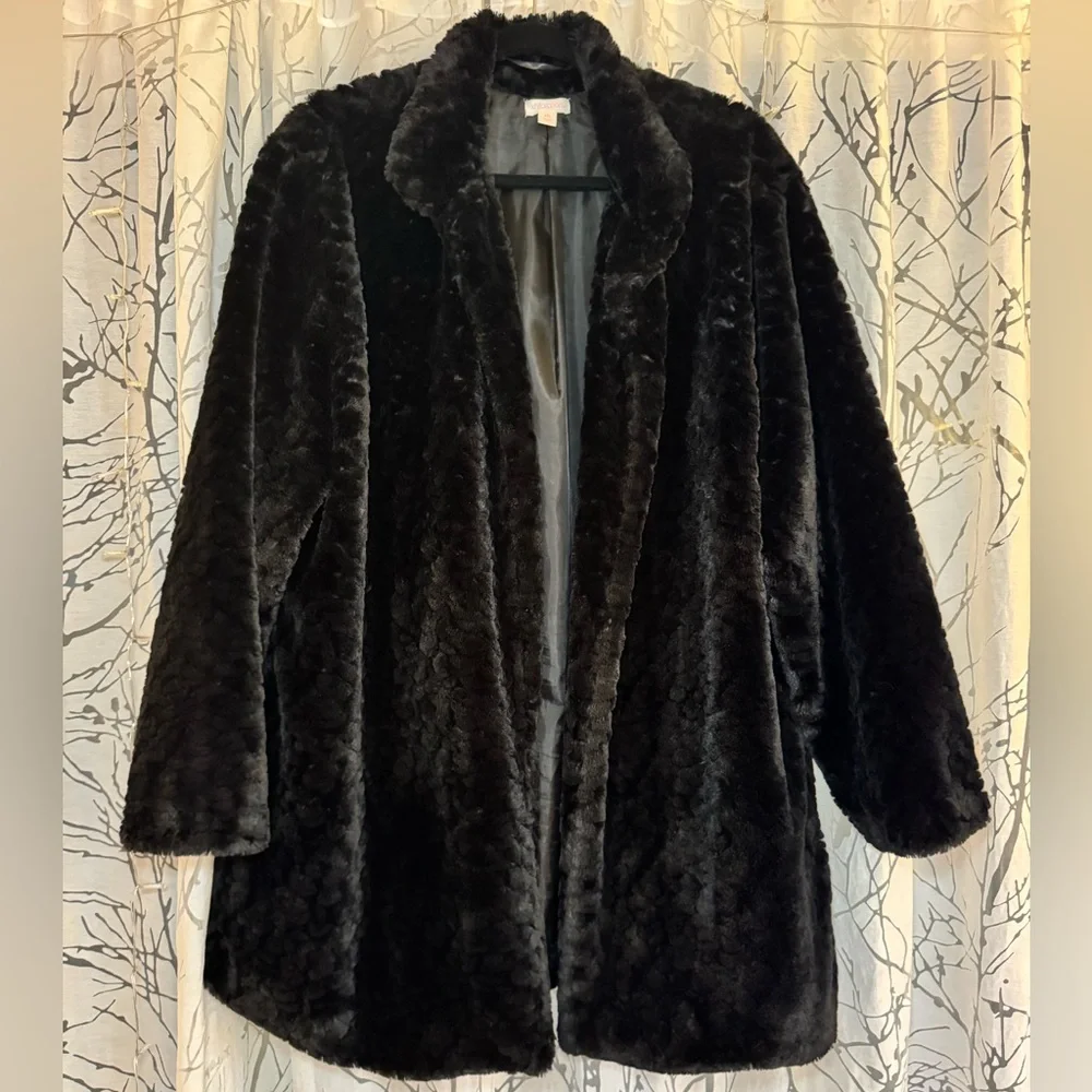Elegant Black Faux Fur Coat - Picture 2 of 6